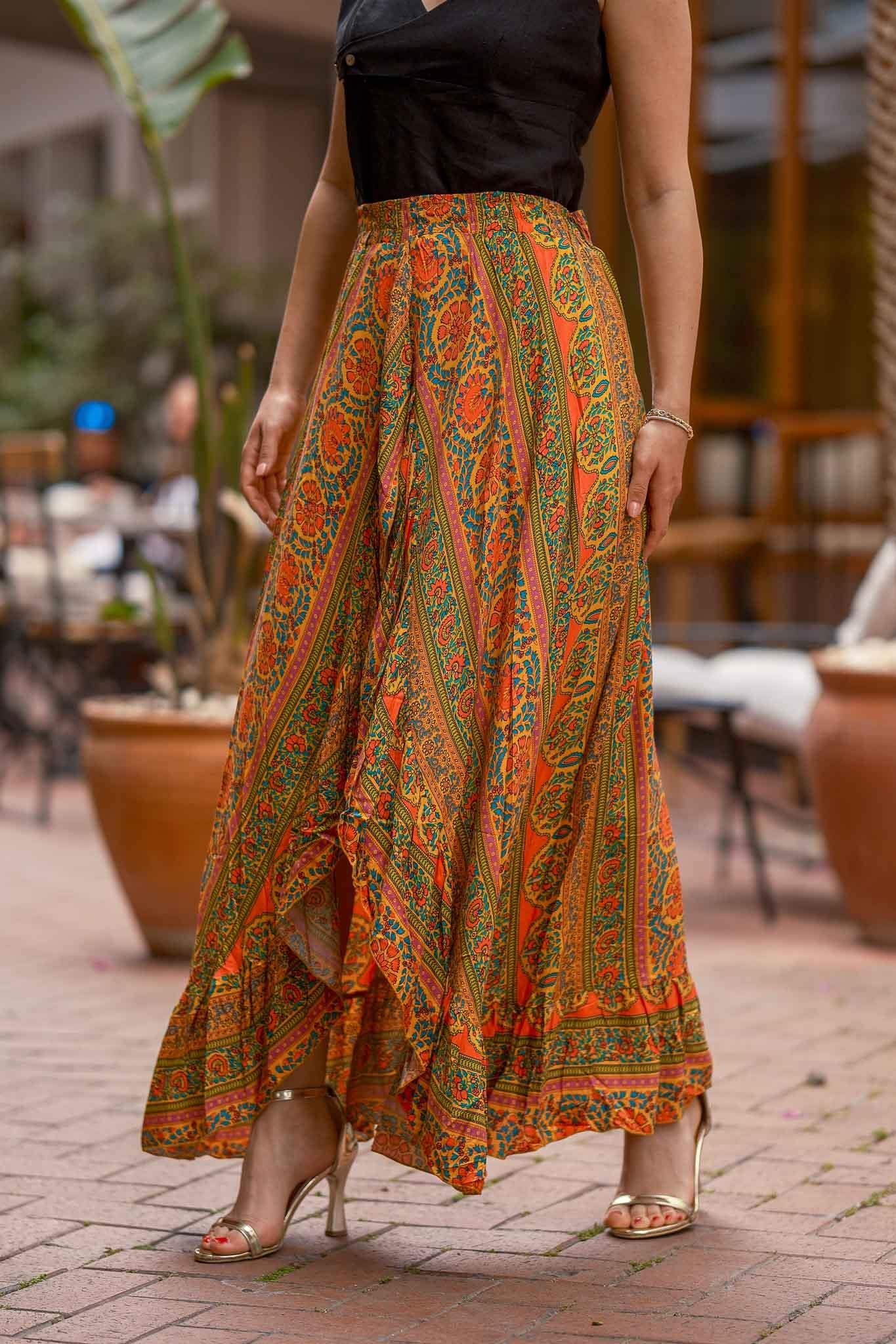 Turuncu Renk Derin Ön Yırtmaçlı Fırfırlı Uzun Şort Etek