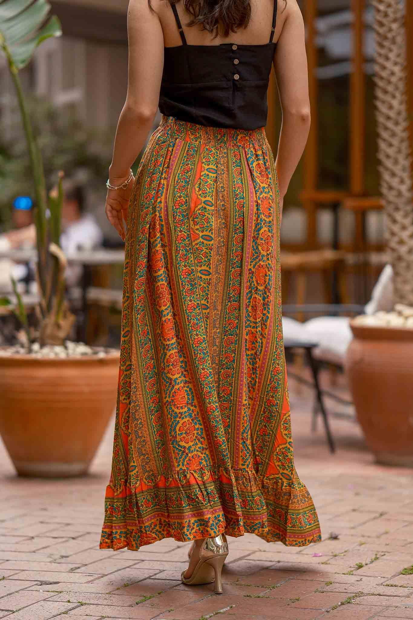 Turuncu Renk Derin Ön Yırtmaçlı Fırfırlı Uzun Şort Etek