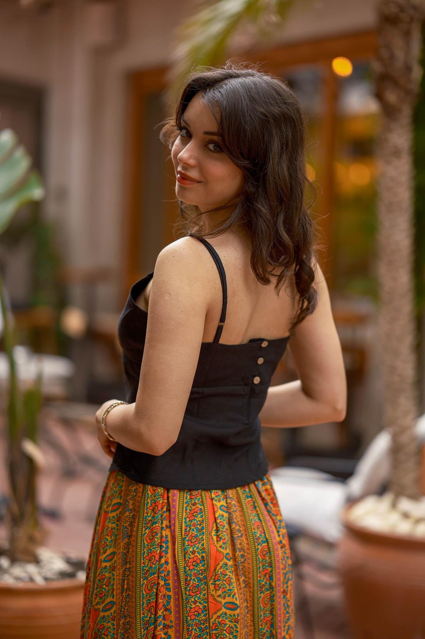 Turuncu Renk Derin Ön Yırtmaçlı Fırfırlı Uzun Şort Etek