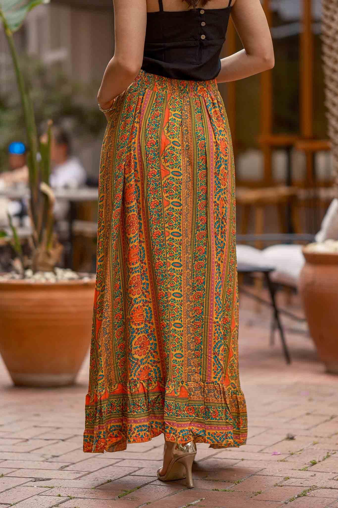 Turuncu Renk Derin Ön Yırtmaçlı Fırfırlı Uzun Şort Etek