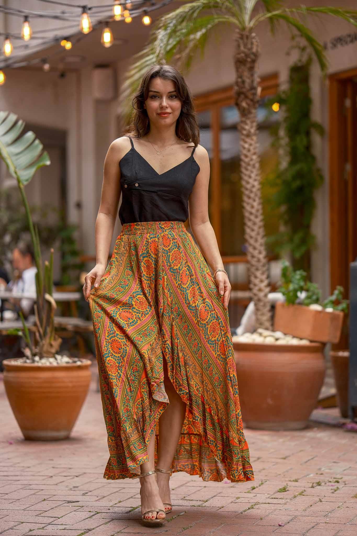 Turuncu Renk Derin Ön Yırtmaçlı Fırfırlı Uzun Şort Etek