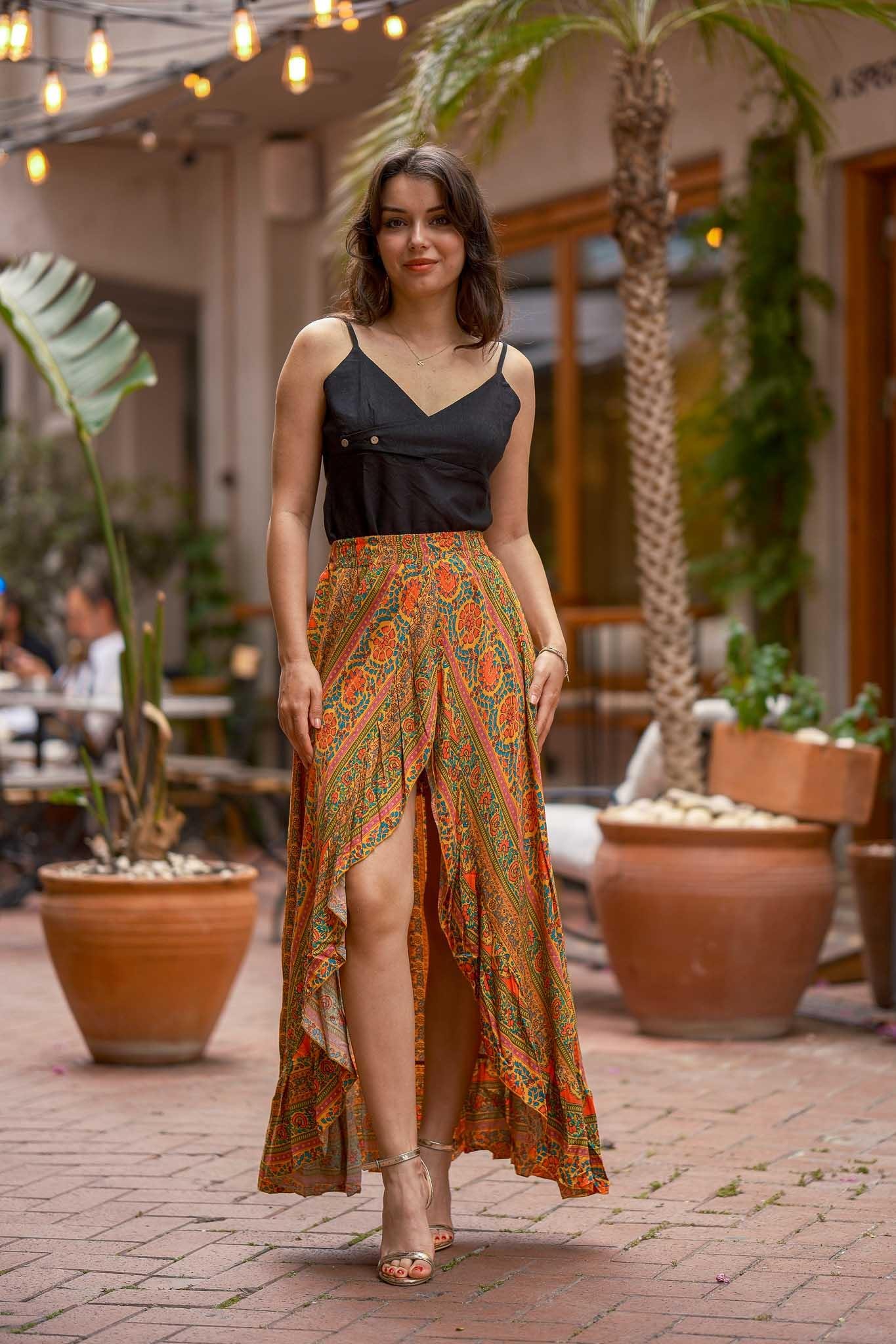 Turuncu Renk Derin Ön Yırtmaçlı Fırfırlı Uzun Şort Etek