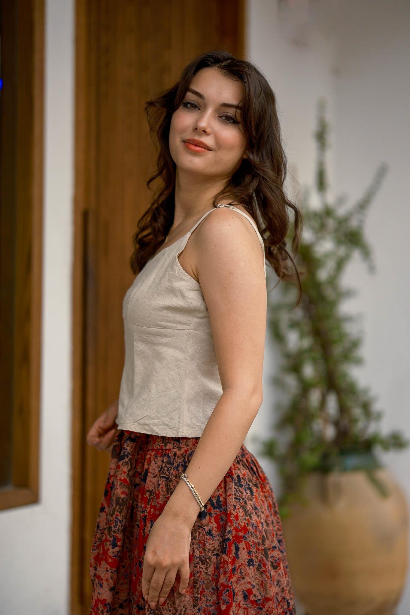 V Yaka İnce Askılı Krem Bluz