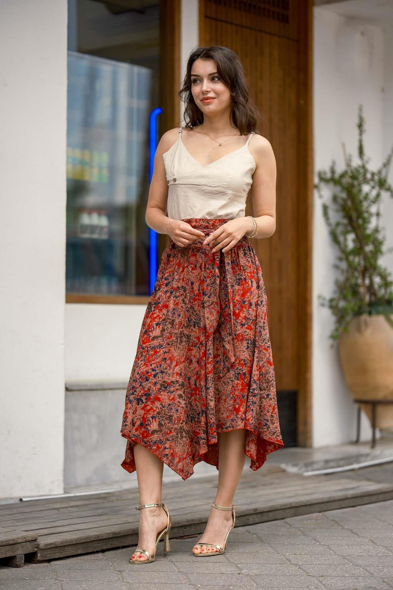 V Yaka İnce Askılı Krem Bluz