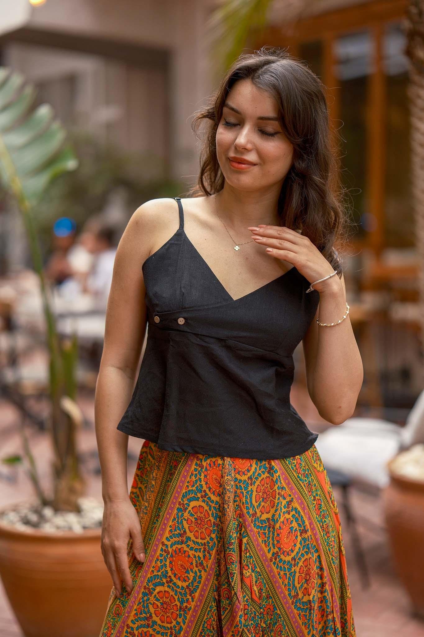 V Yaka İnce Askılı Siyah Bluz