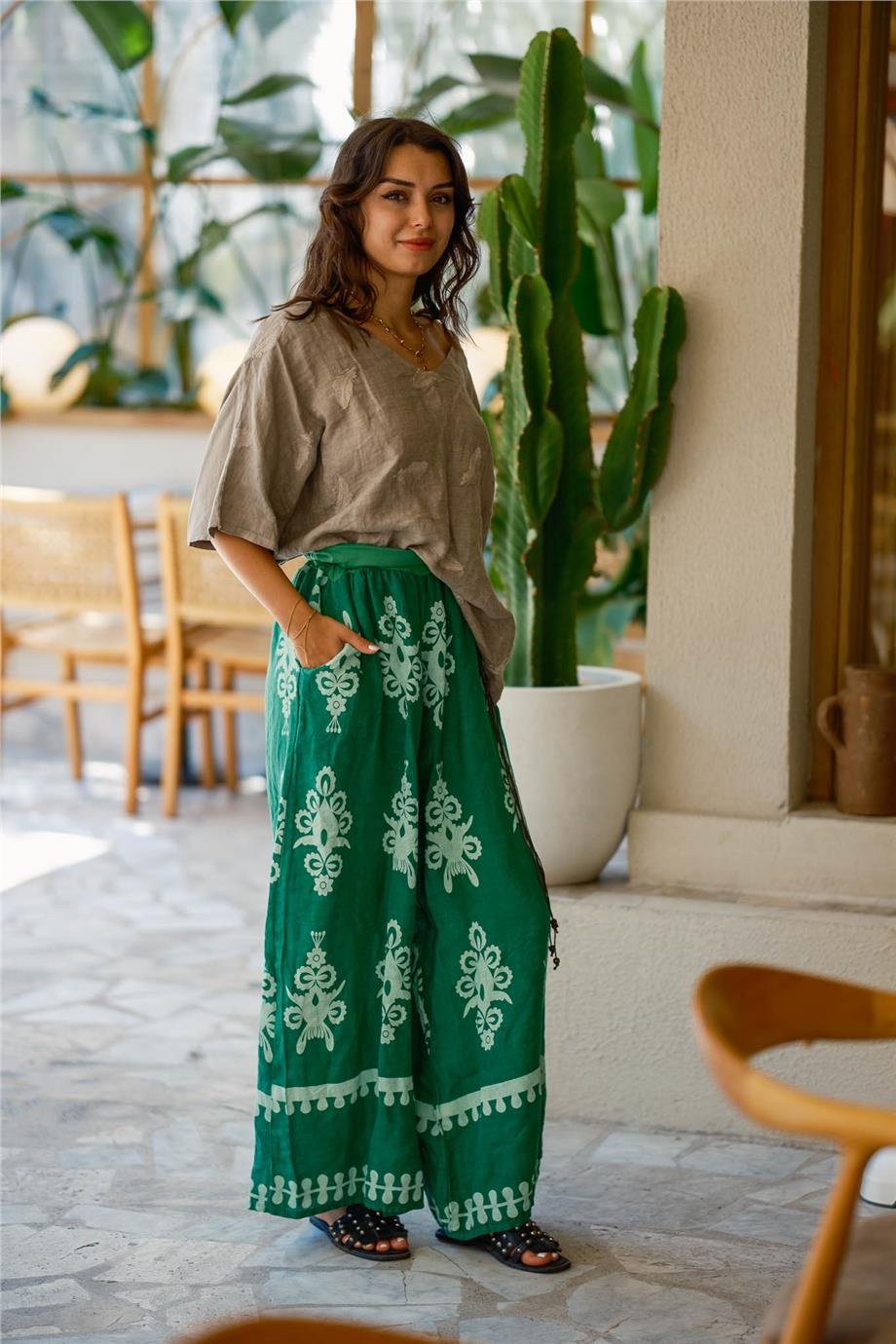 Yeşil Renk Çiçek Desenli Kemer Detaylı Keten Pantolon