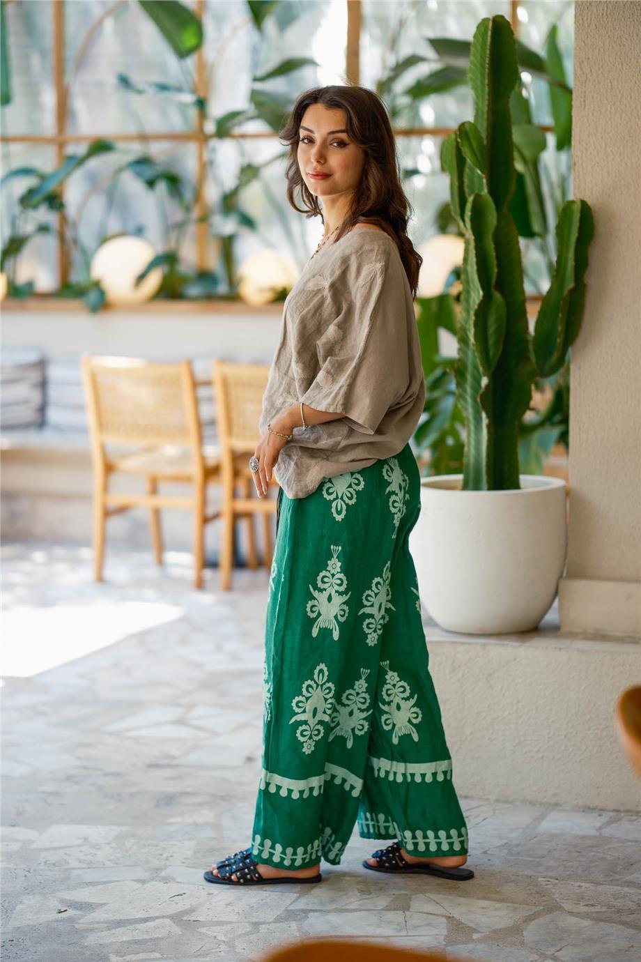 Yeşil Renk Çiçek Desenli Kemer Detaylı Keten Pantolon