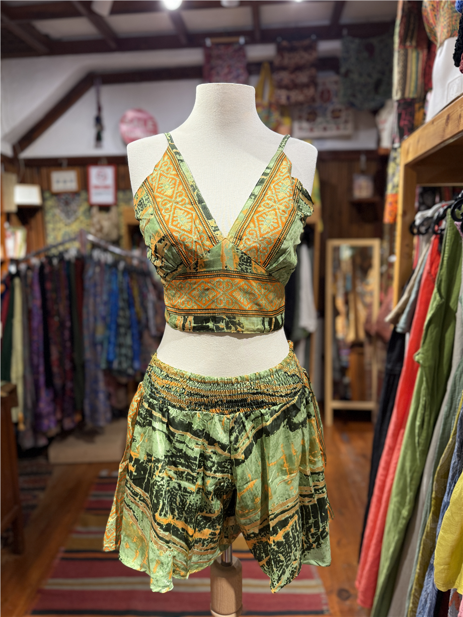 Yeşil Renk Gold Detaylı İpek Şort Crop Kimono Üçlü Takım