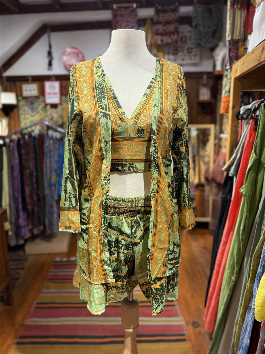 Yeşil Renk Gold Detaylı İpek Şort Crop Kimono Üçlü Takım