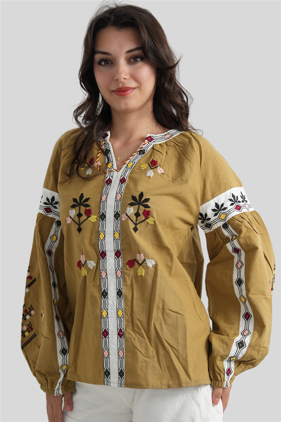 Yeşil V Yaka Çiçek Nakışlı Bluz