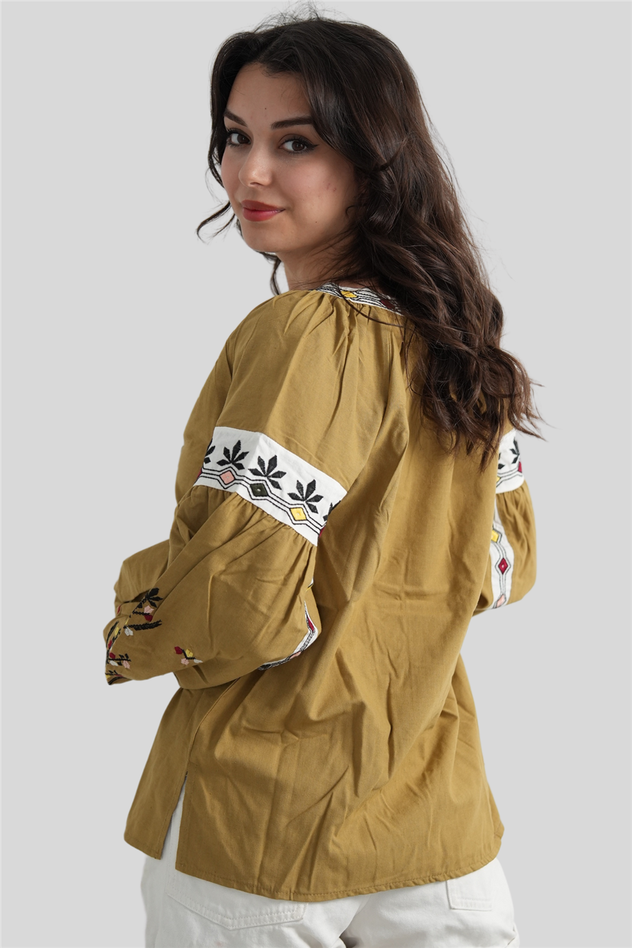 Yeşil V Yaka Çiçek Nakışlı Bluz