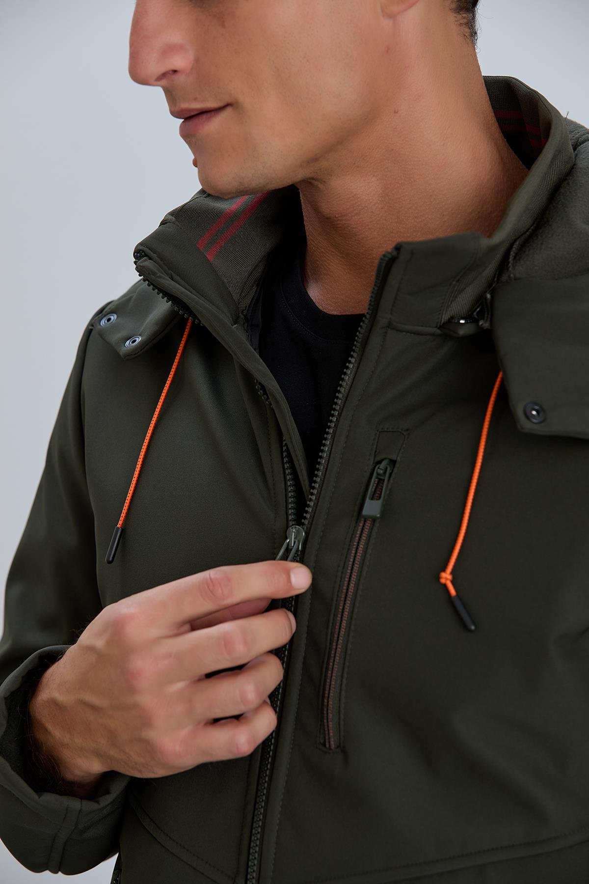 Çıkabilir Kapüşonlu Erkek Softshell Mont