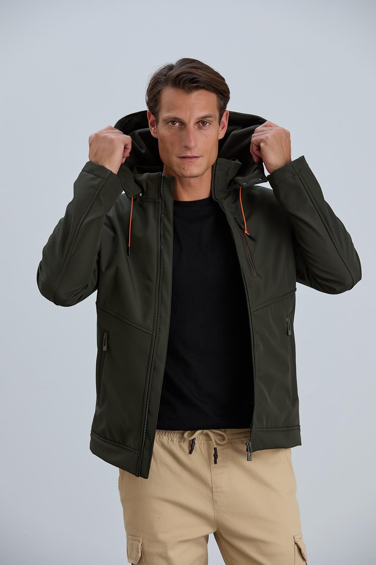 Çıkabilir Kapüşonlu Erkek Softshell Mont