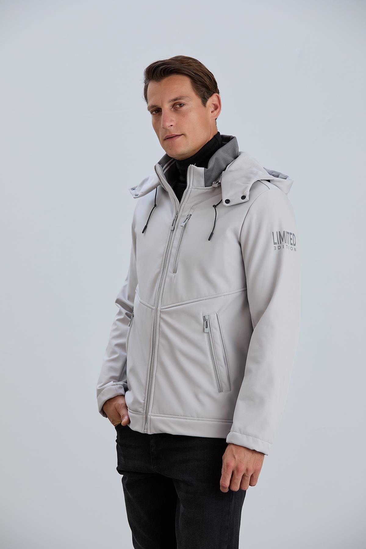Çıkabilir Kapüşonlu Erkek Softshell Mont