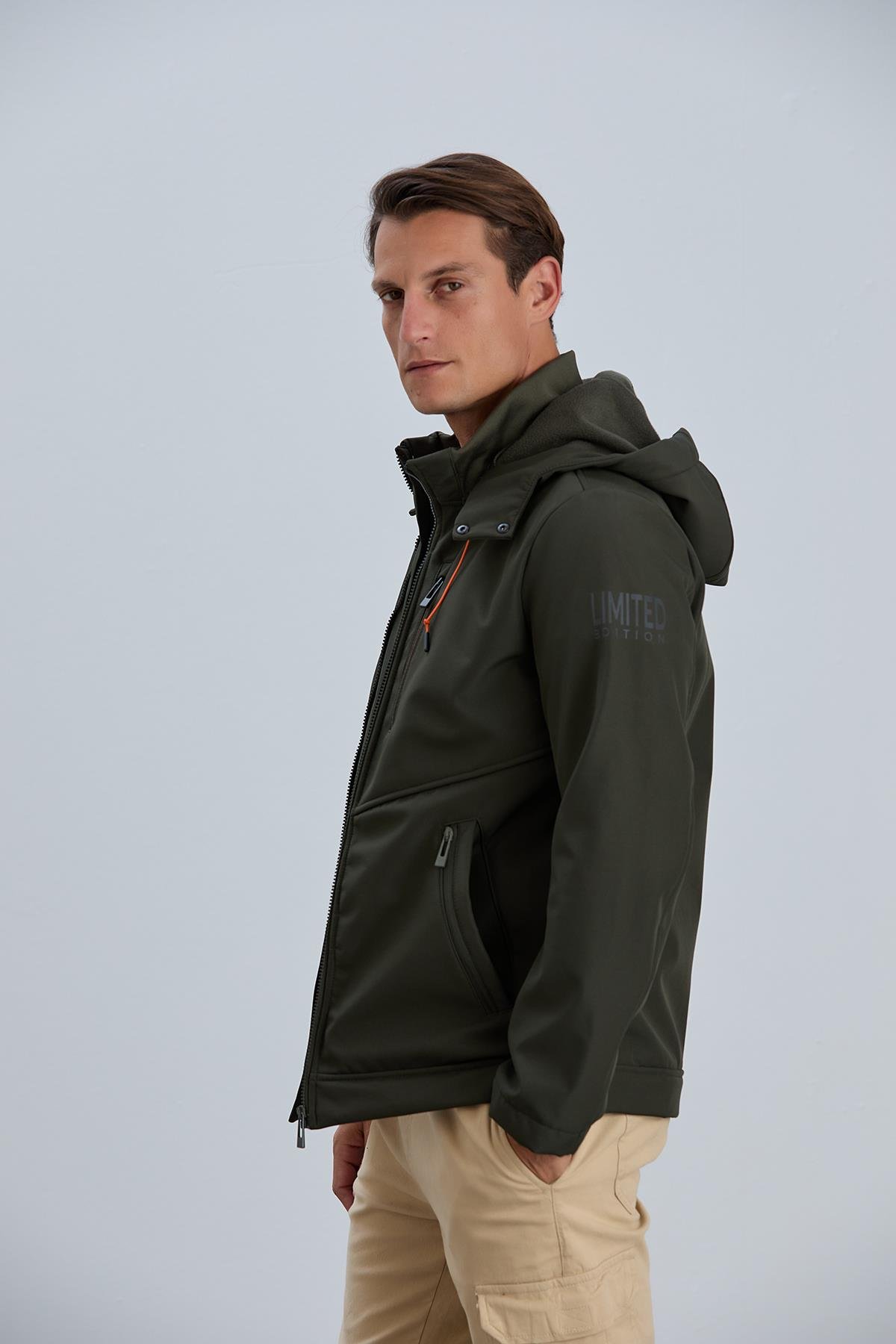 Çıkabilir Kapüşonlu Erkek Softshell Mont