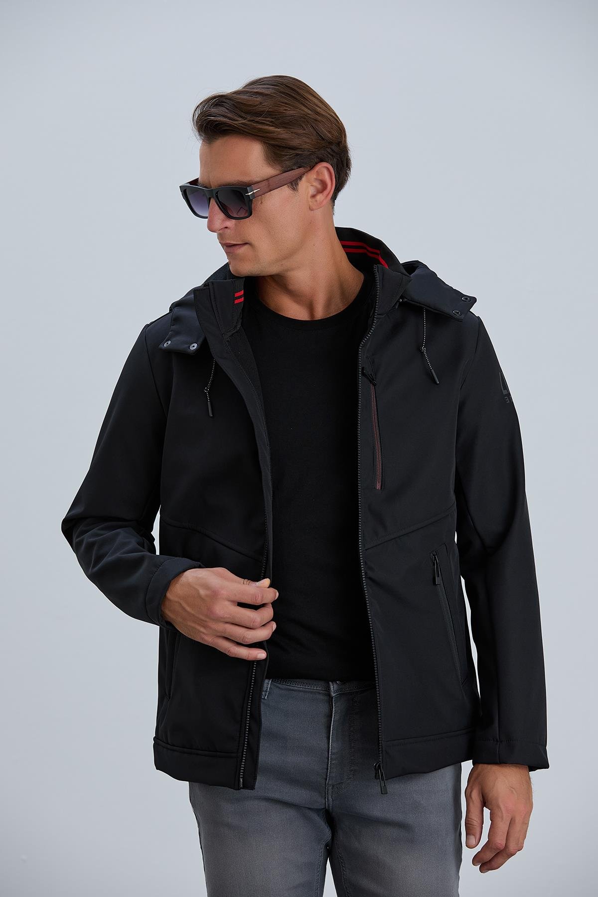 Çıkabilir Kapüşonlu Erkek Softshell Mont
