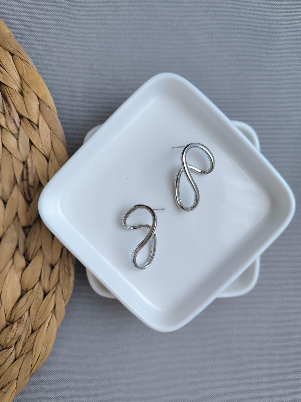 Tasarım Kıvrımlı Küpe Silver