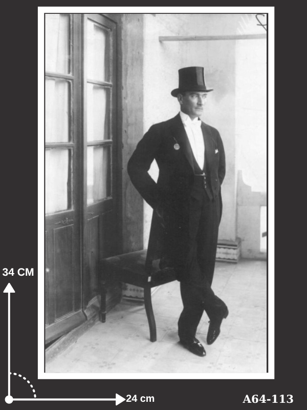 ATATÜRK FRANSADA SMOKİNLİ POZU