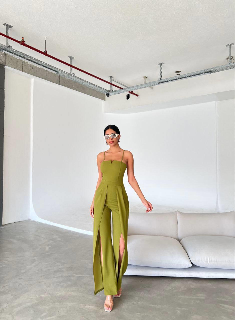   Krep Kumaş Askılı Yaka Ve Yırtmaç Detaylı Tulum 582232 Fistik Yeşil