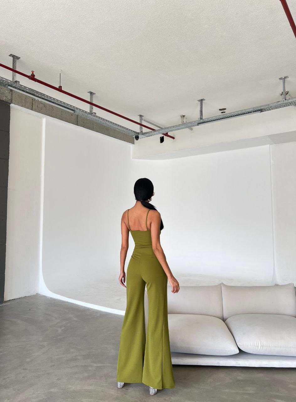   Krep Kumaş Askılı Yaka Ve Yırtmaç Detaylı Tulum 582232 Fistik Yeşil