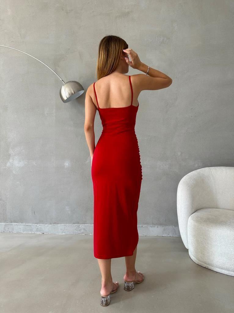 Yırtmaçlı Büzgülü Askılı Midi Boy Elbise 582607 KIRMIZI