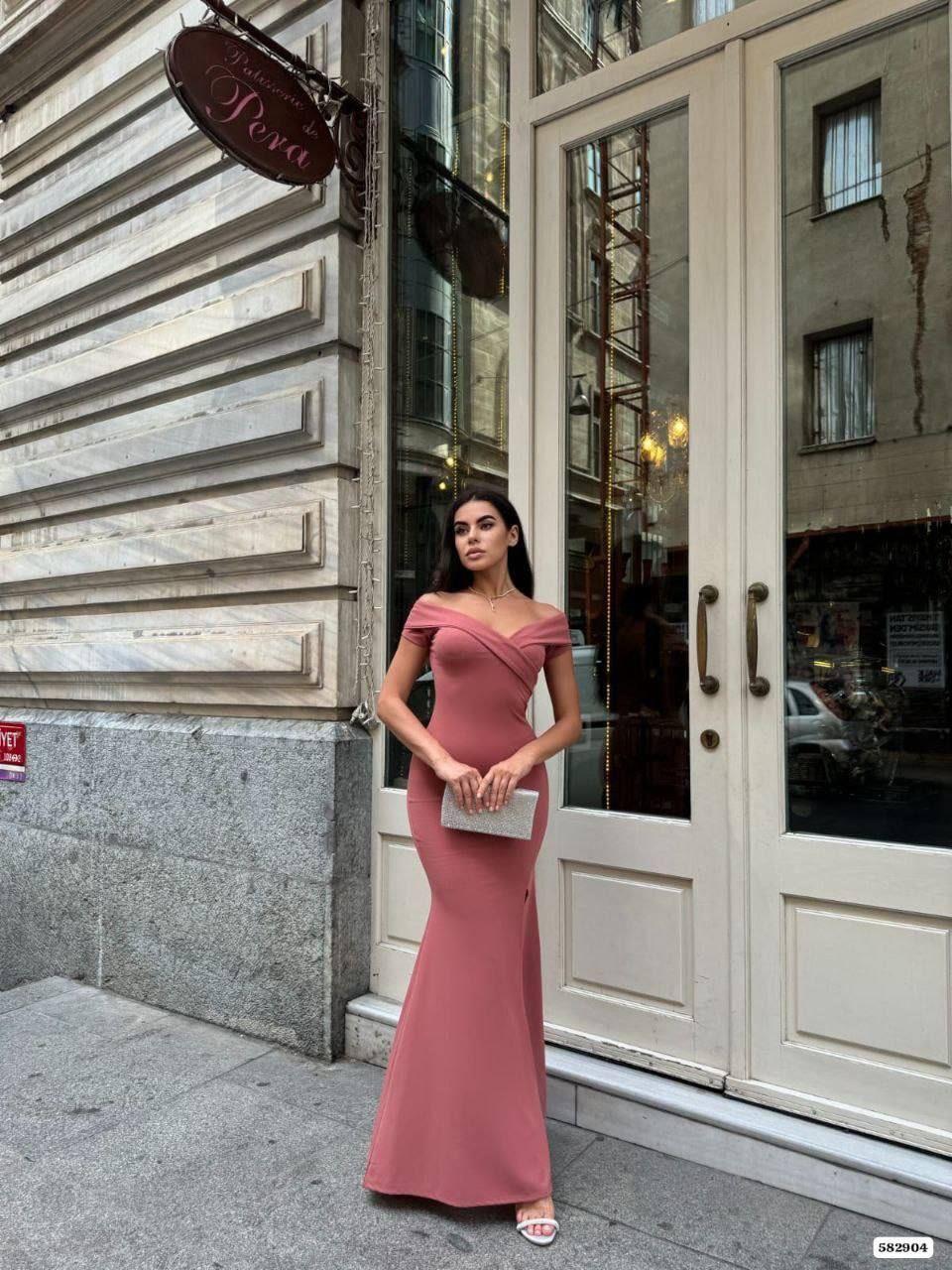 Krep Kumaş Kısa Kollu Kayık Yaka Yırtmaç Detay Maxi Boy Abiye Elbise 582904 GÜLKURUSU