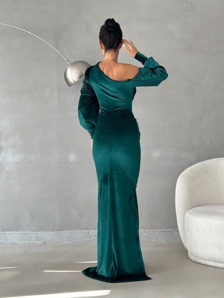 Yırtmaçlı Omzu Açık Maxi Boy Kadife Kumaş Abiye Elbise ZÜMRÜT 582600