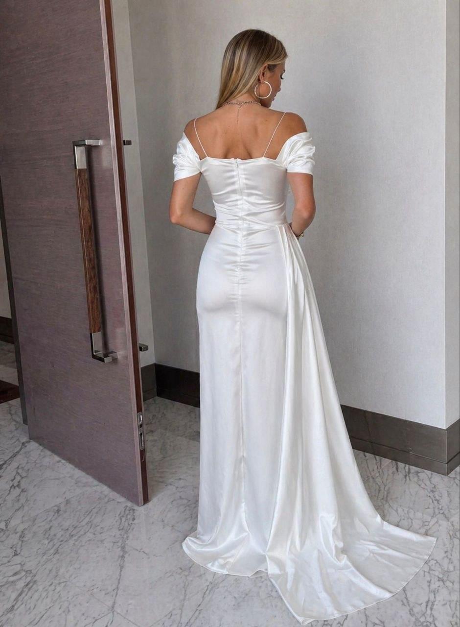 Beyaz Drape Detaylı Yırtmaçlı Saten Abiye 582553