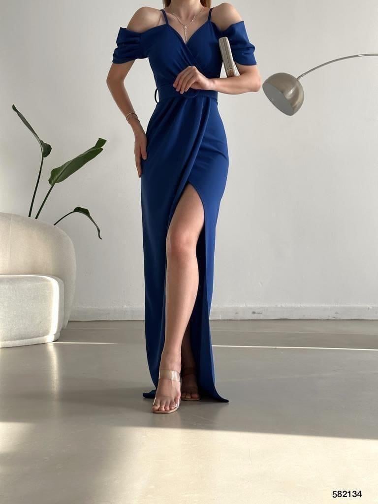 Düşük Omuz Yırtmaçlı Kemerli Elbise 582134 Saks