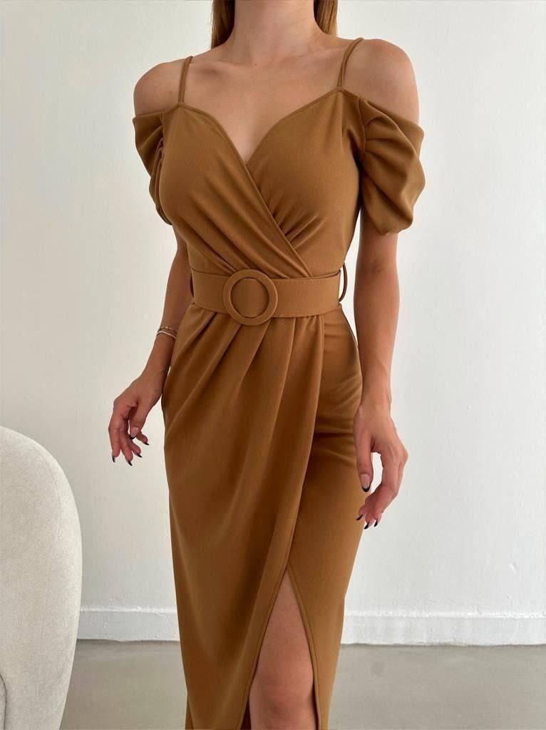 Düşük Omuz Yırtmaçlı Kemerli Elbise 582134 Camel