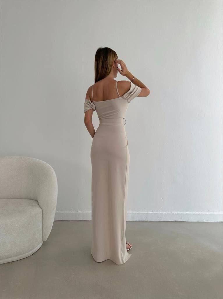 Düşük Omuz Yırtmaçlı Kemerli Elbise 582134 Bej