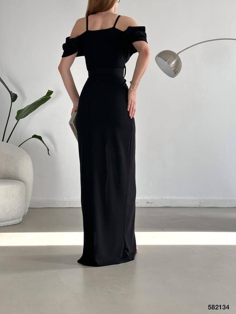 Düşük Omuz Yırtmaçlı Kemerli Elbise 582134 Siyah