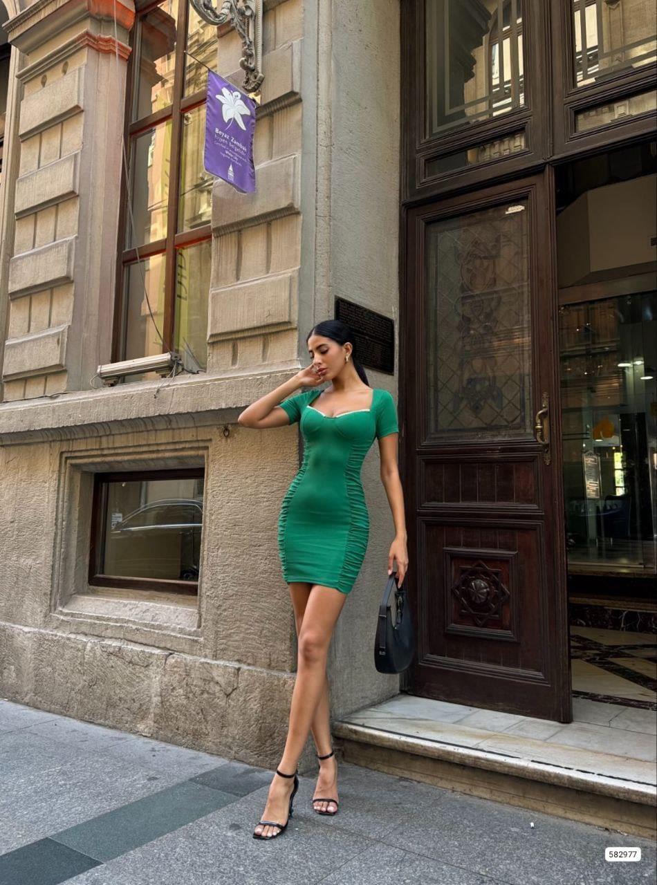 Göğüs Taşlı Bel Büzgülü Mini Elbise 582977 ZÜMRÜT