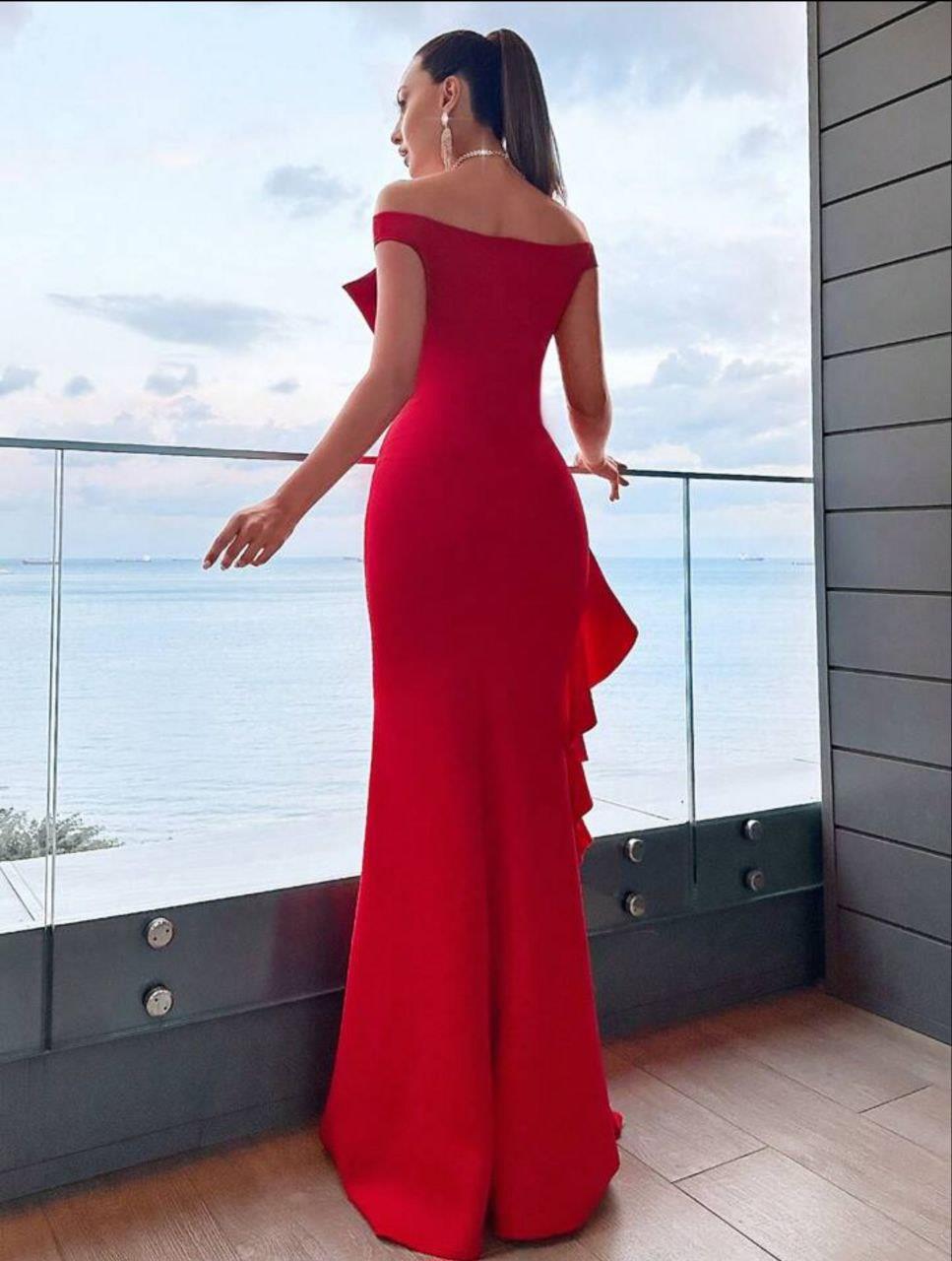 Kayık Yaka Çapraz Detaylı Fırfırlı Yırtmaçlı Balık Model Uzun Abiye Elbise 582470 Kirmizi
