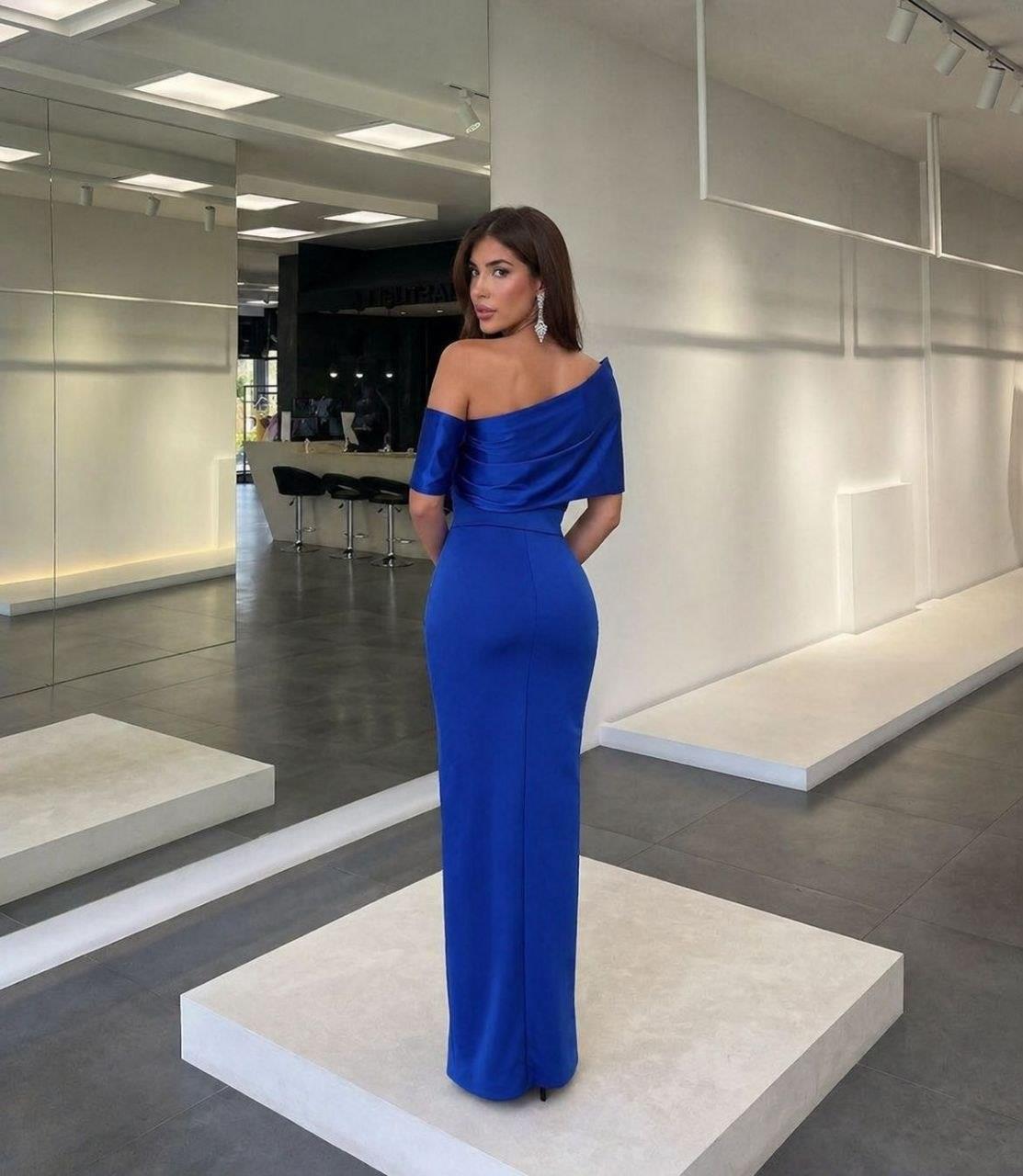 Kayık Yaka Göğüs Detaylı Yırtmaçlı Maxi Abiye Elbise 583399 SAKS