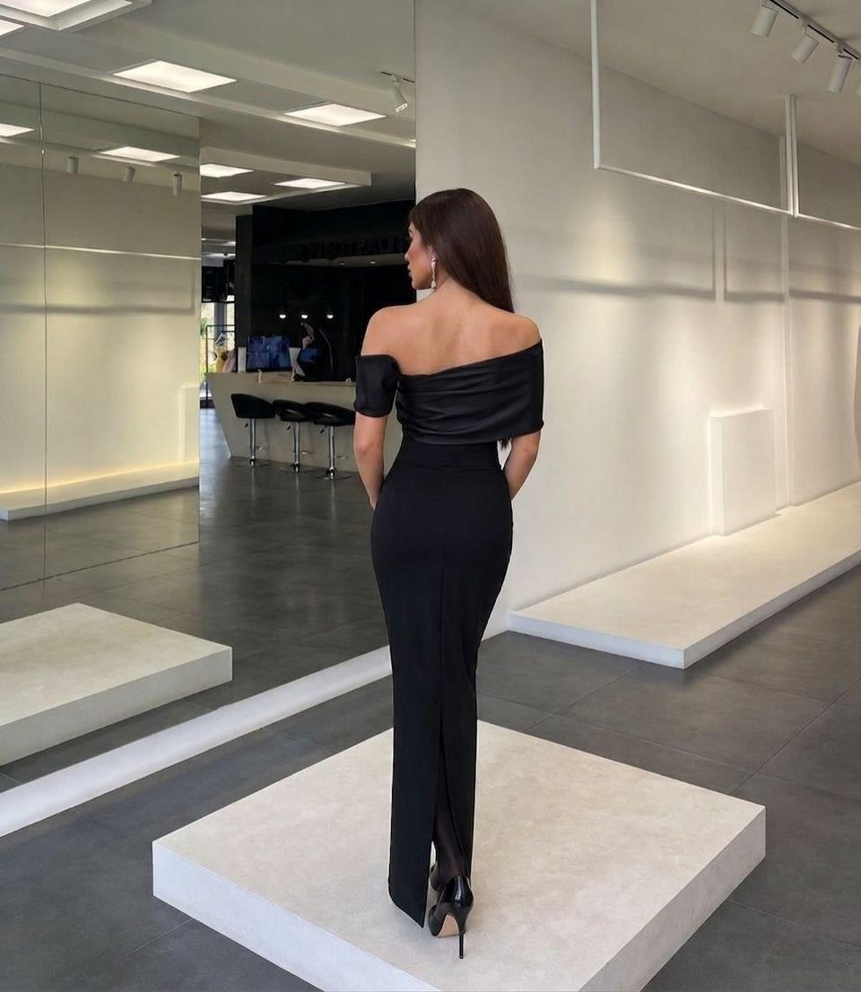 Kayık Yaka Göğüs Detaylı Yırtmaçlı Maxi Abiye Elbise 583399 siyah