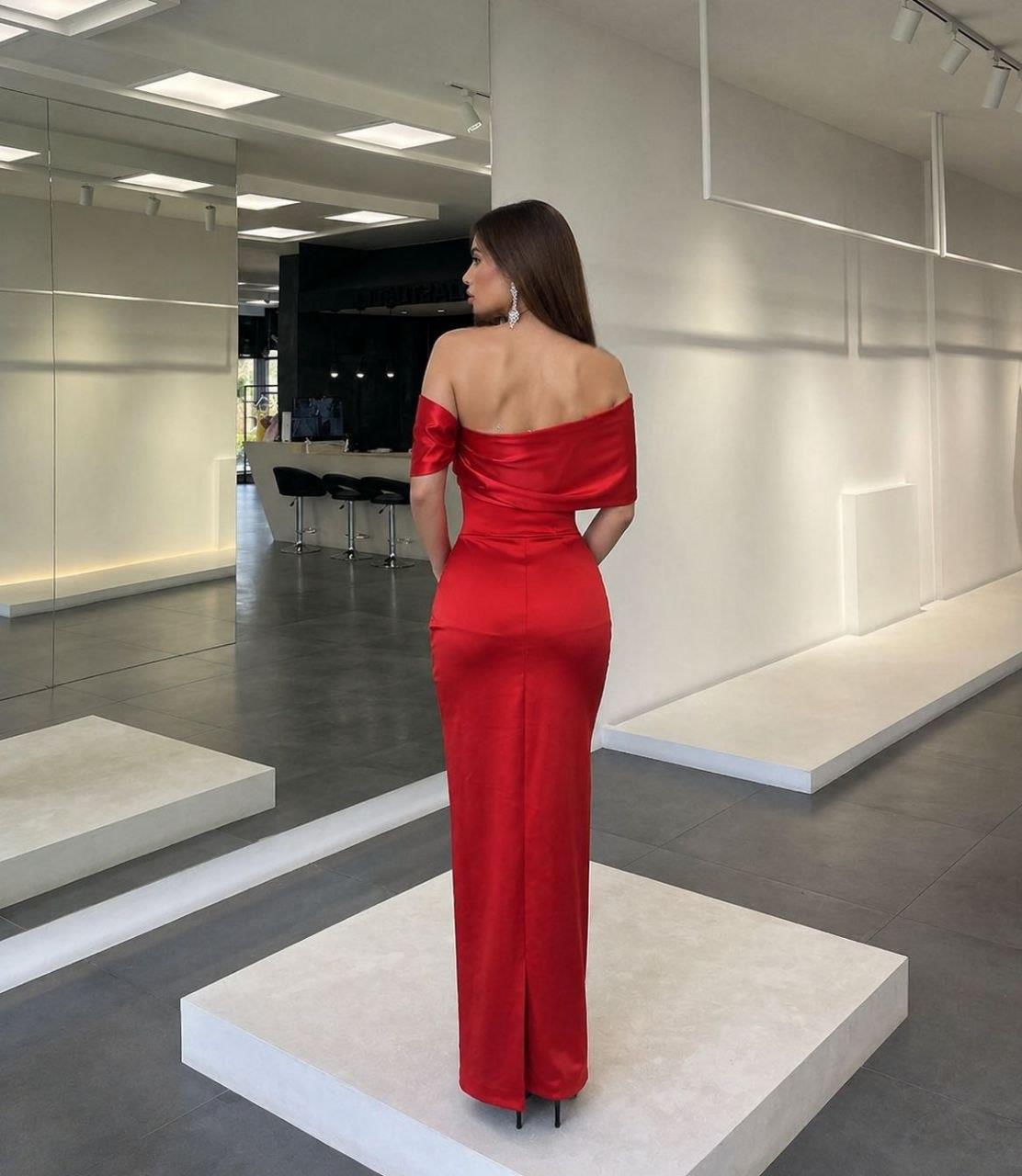 Kayık Yaka Göğüs Detaylı Yırtmaçlı Maxi Abiye Elbise 583399 kırmızı