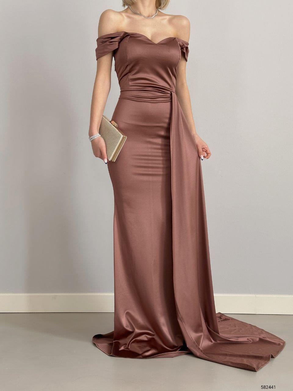 Saten Kumaş Düşük Omuz Maxi Boy Elbise 582441 KAHVERENGİ