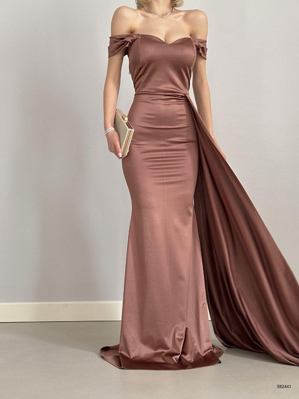 Saten Kumaş Düşük Omuz Maxi Boy Elbise 582441 KAHVERENGİ