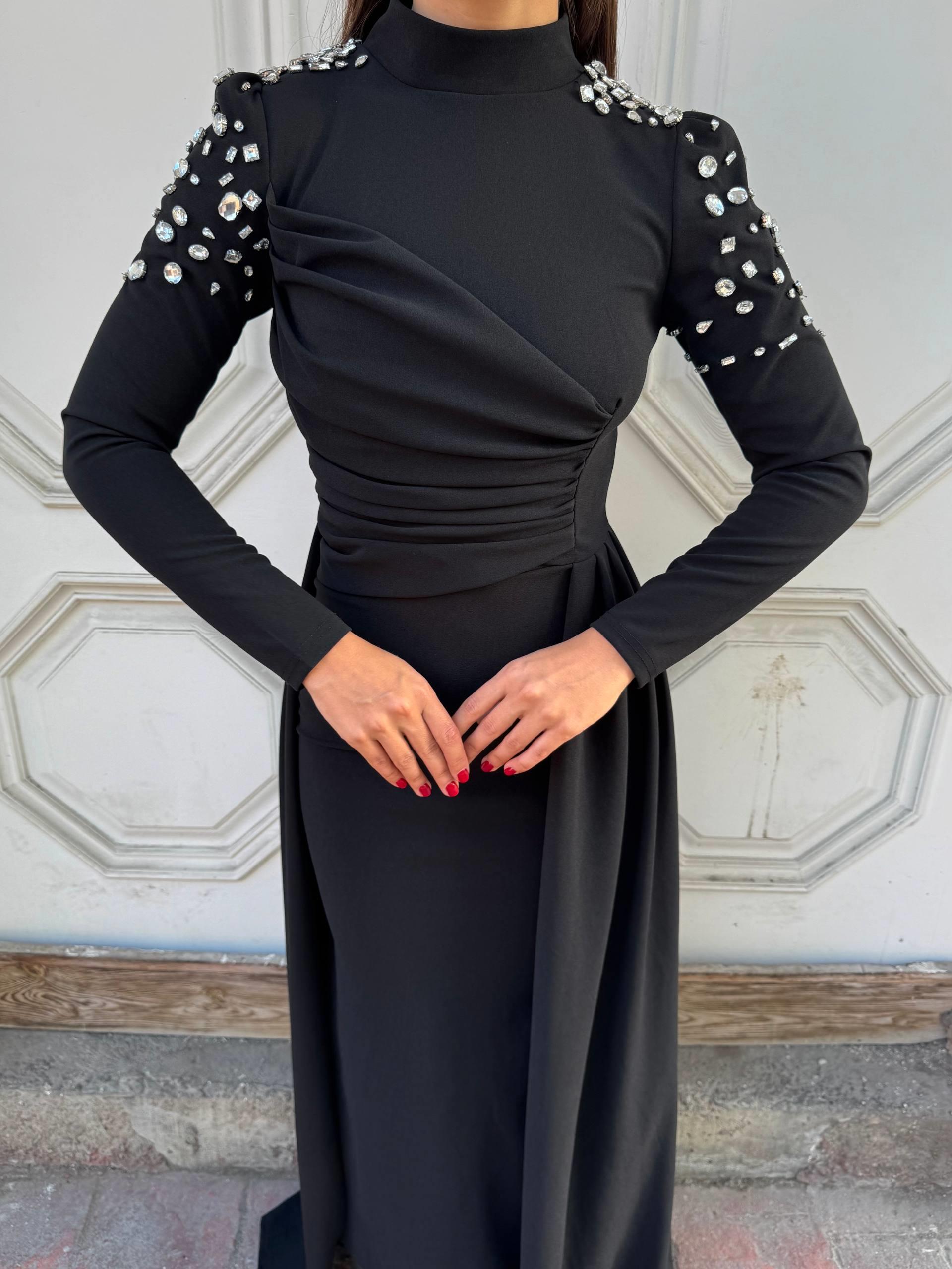 omuz taş detaylar ile özel drapeleriyle elbise 583341 SIYAH
