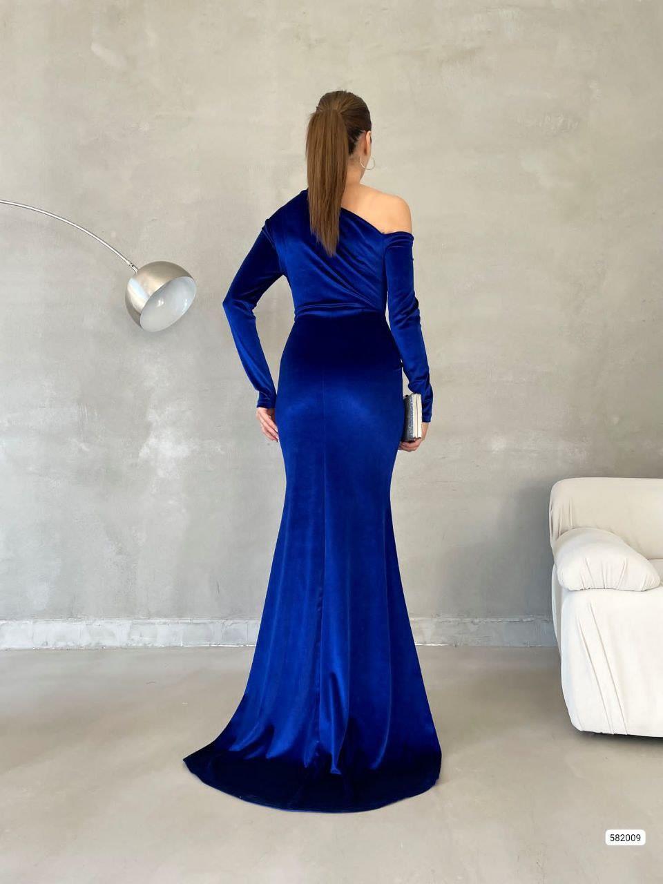 Omzu Açık Maxi Boy Kadife Kumaş Abiye Elbise SAKS 582009