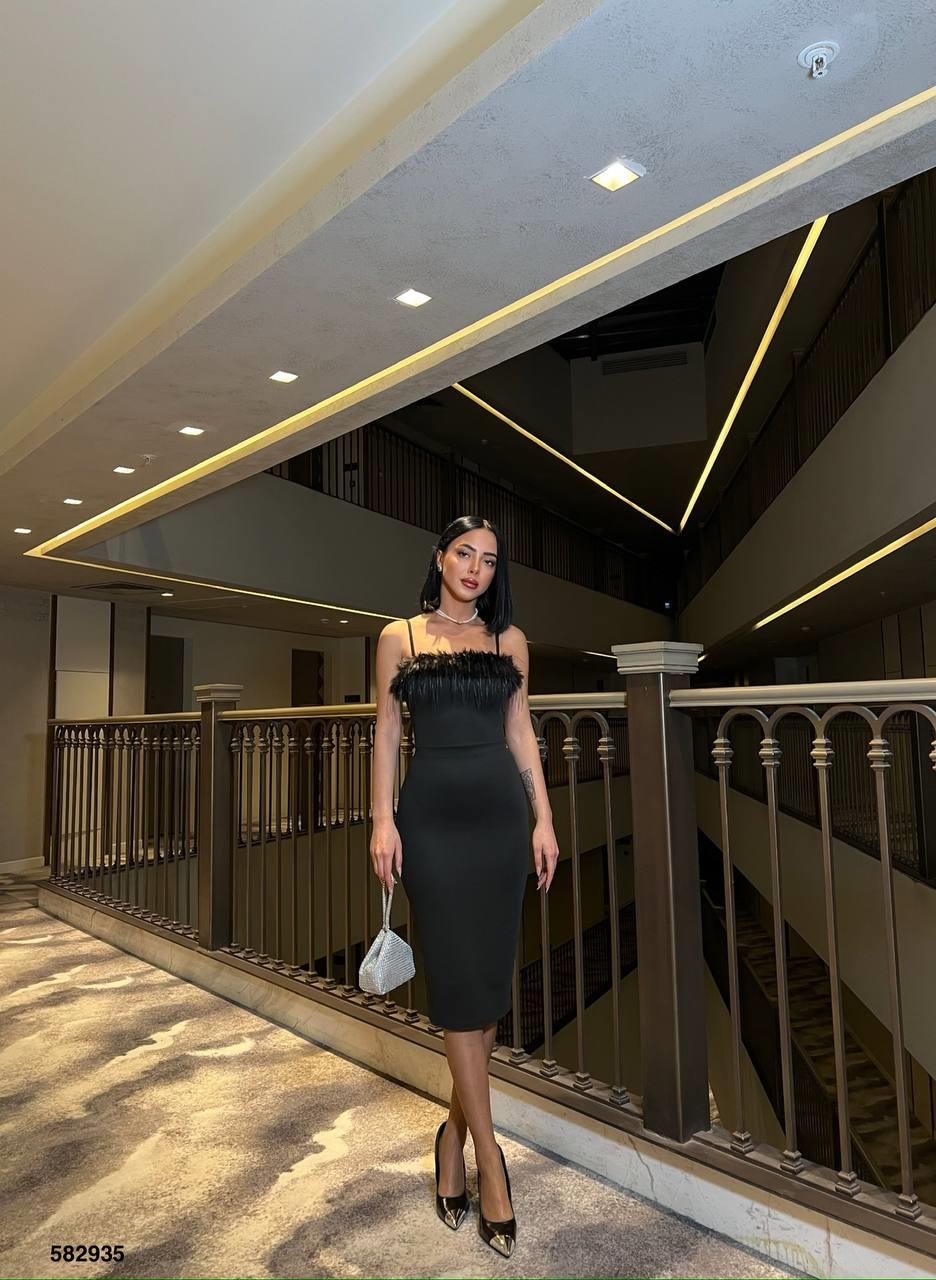 Peluş Tüy Detaylı Krep Gece Elbisesi Siyah