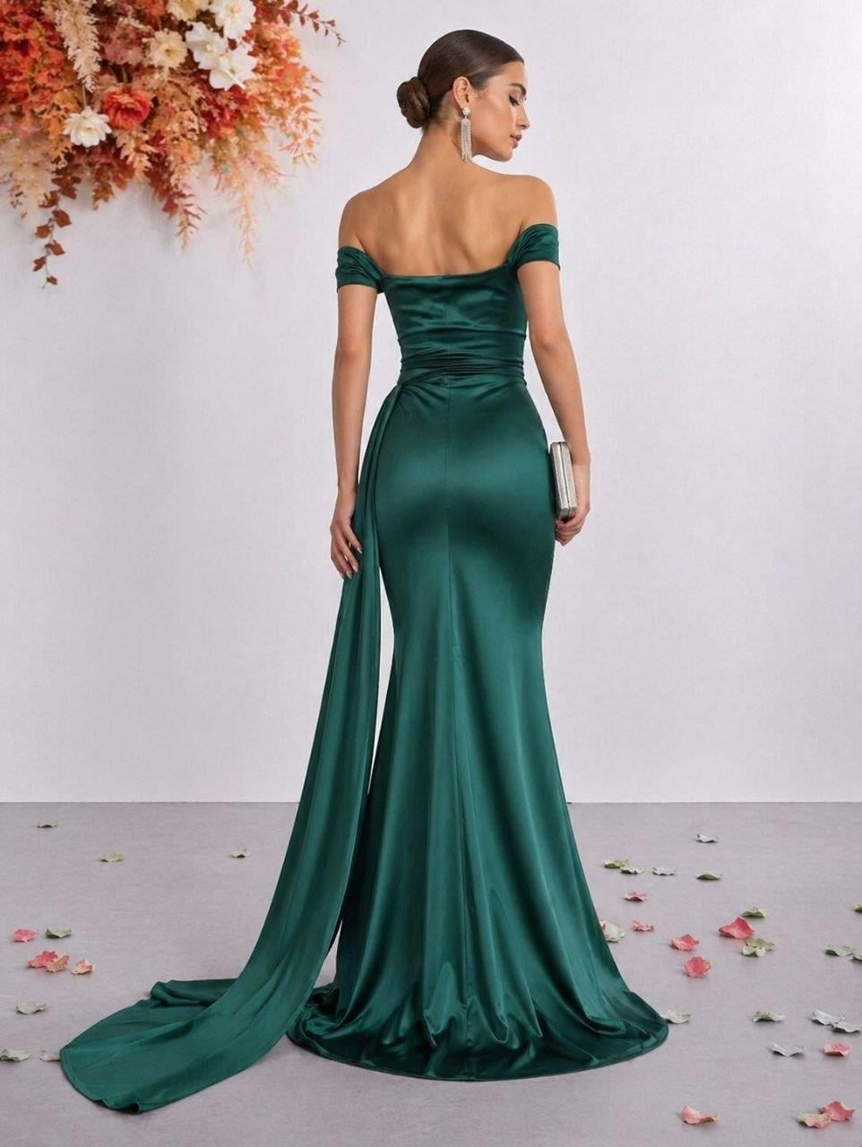 Saten Kumaş Düşük Omuz Maxi Boy Elbise 582441 ZÜMRÜT