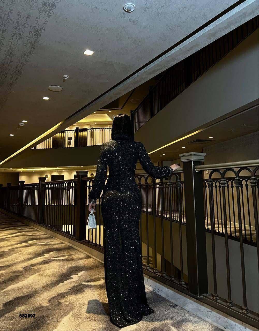 Simli V Yaka Kuşak Detaylı Uzun Yırtmaçlı Abiye Elbise Siyah 583097