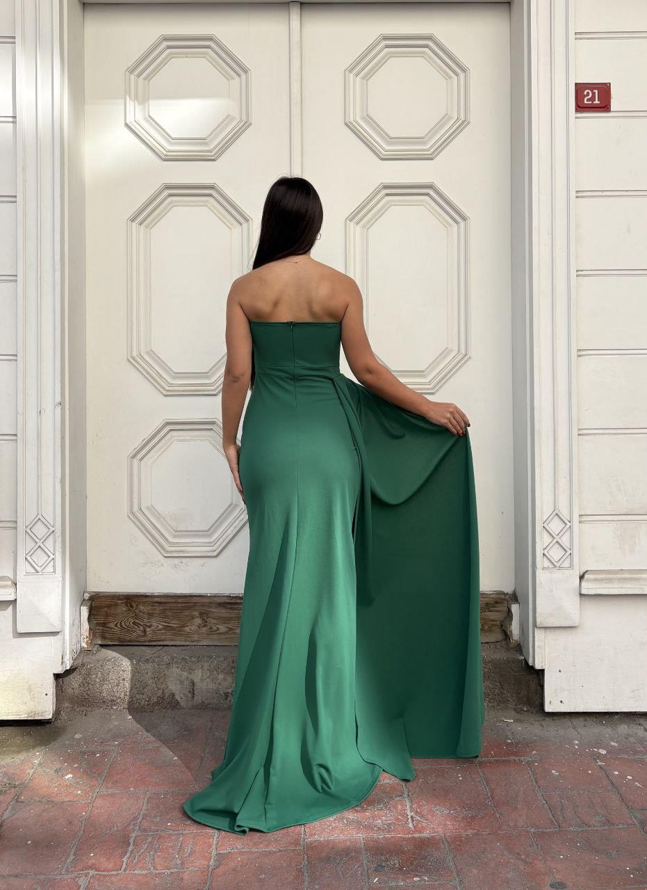 vücudu saran balık kesim ve önündeki kuyruk/drape detaylı elbise 583346 ZUMRUT