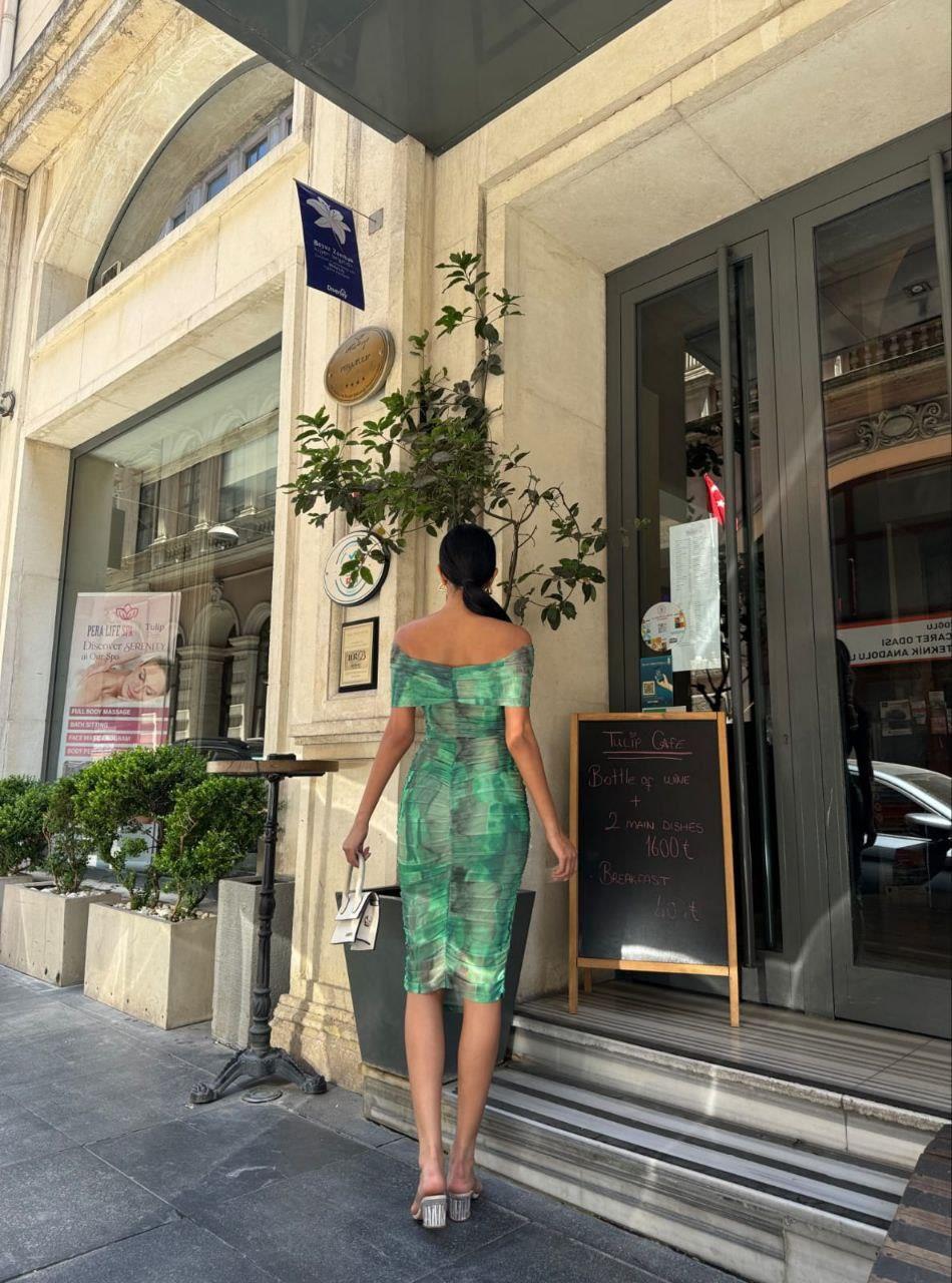 Yeşil Düşük Omuz Desenli Büzgülü Midi Boy Elbise 582952