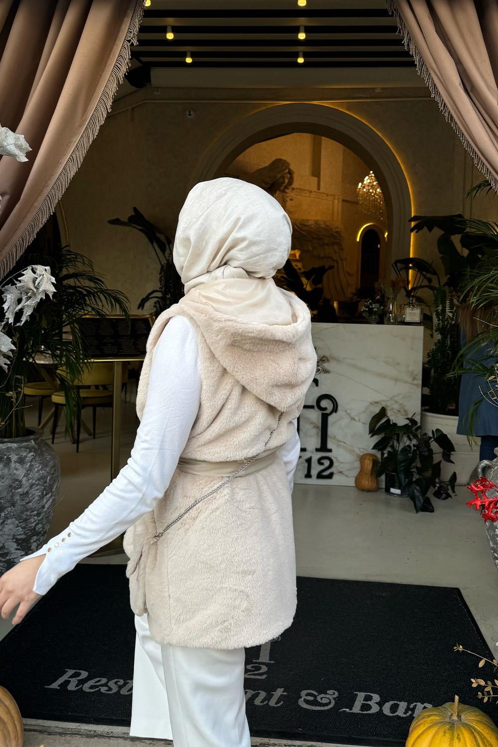 AMBER ÇANTALI PELUŞ YELEK