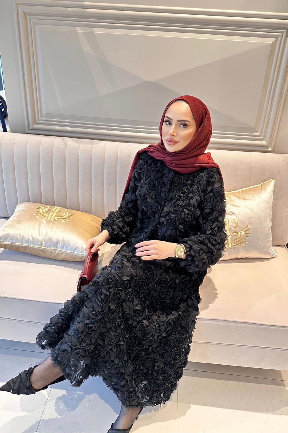 GÜLLÜ TAKIM SİYAH