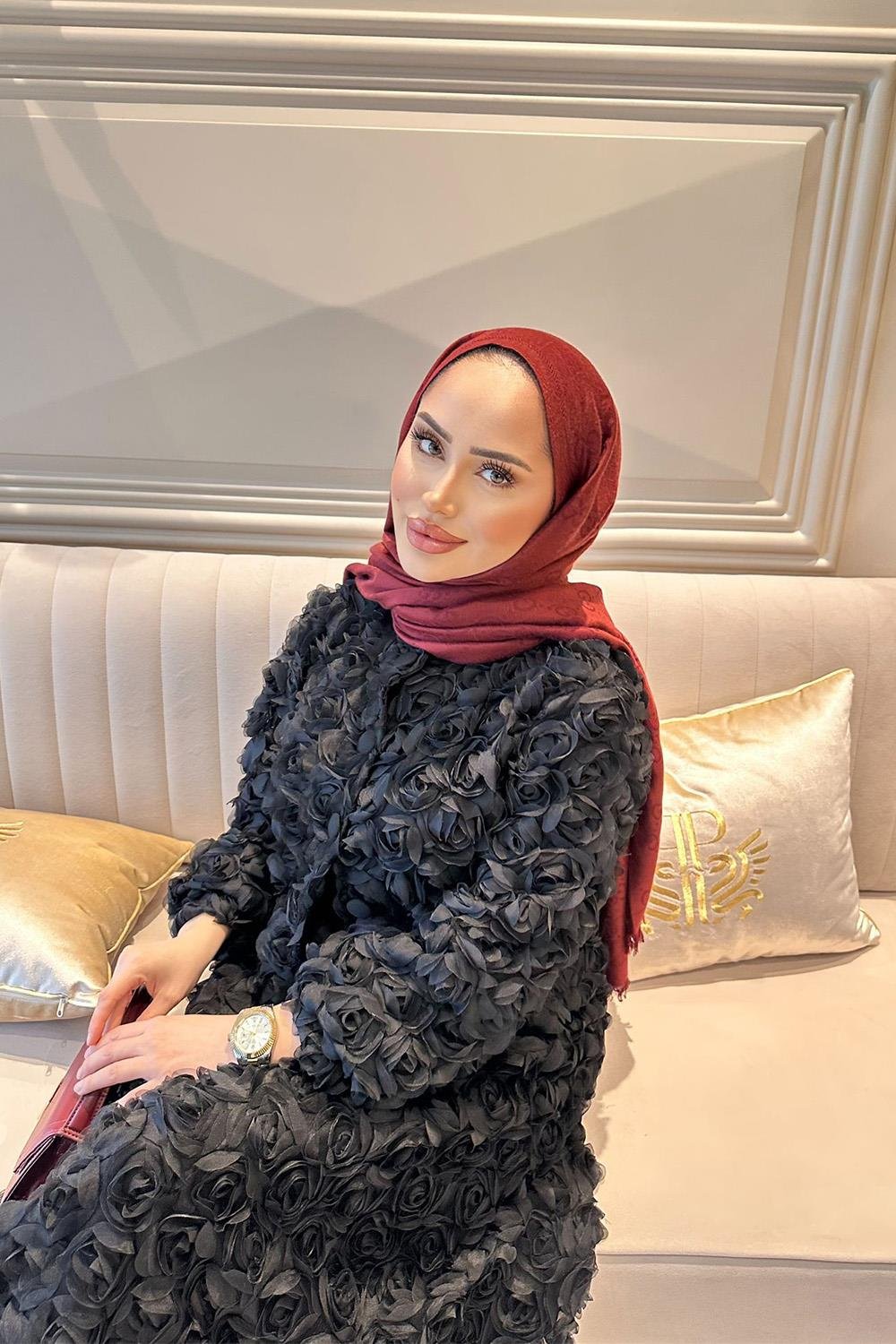 GÜLLÜ TAKIM SİYAH