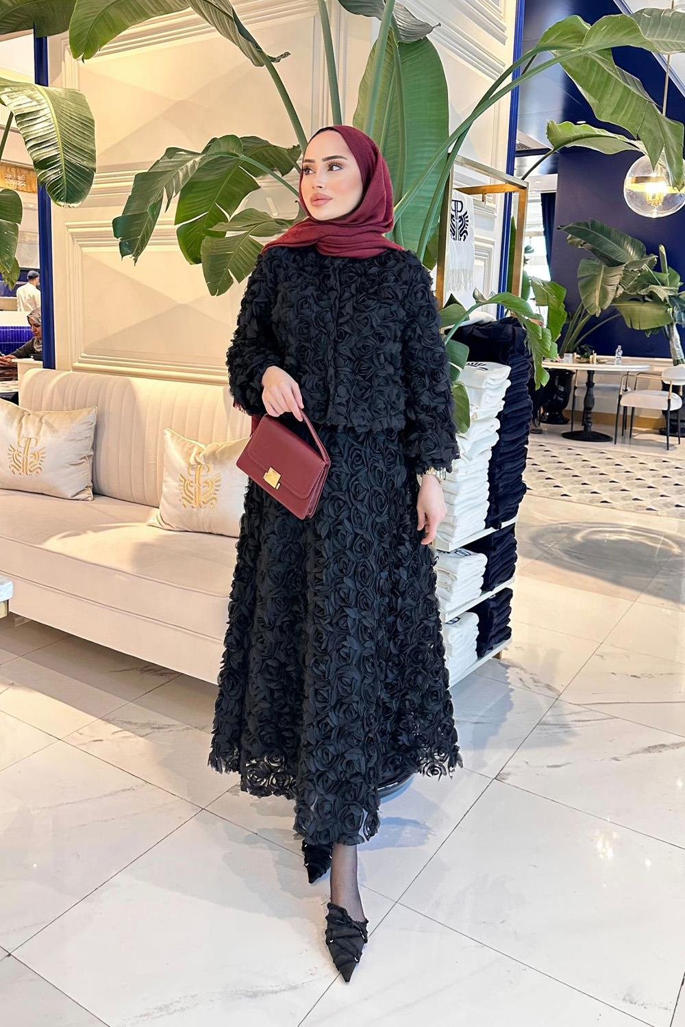 GÜLLÜ TAKIM SİYAH